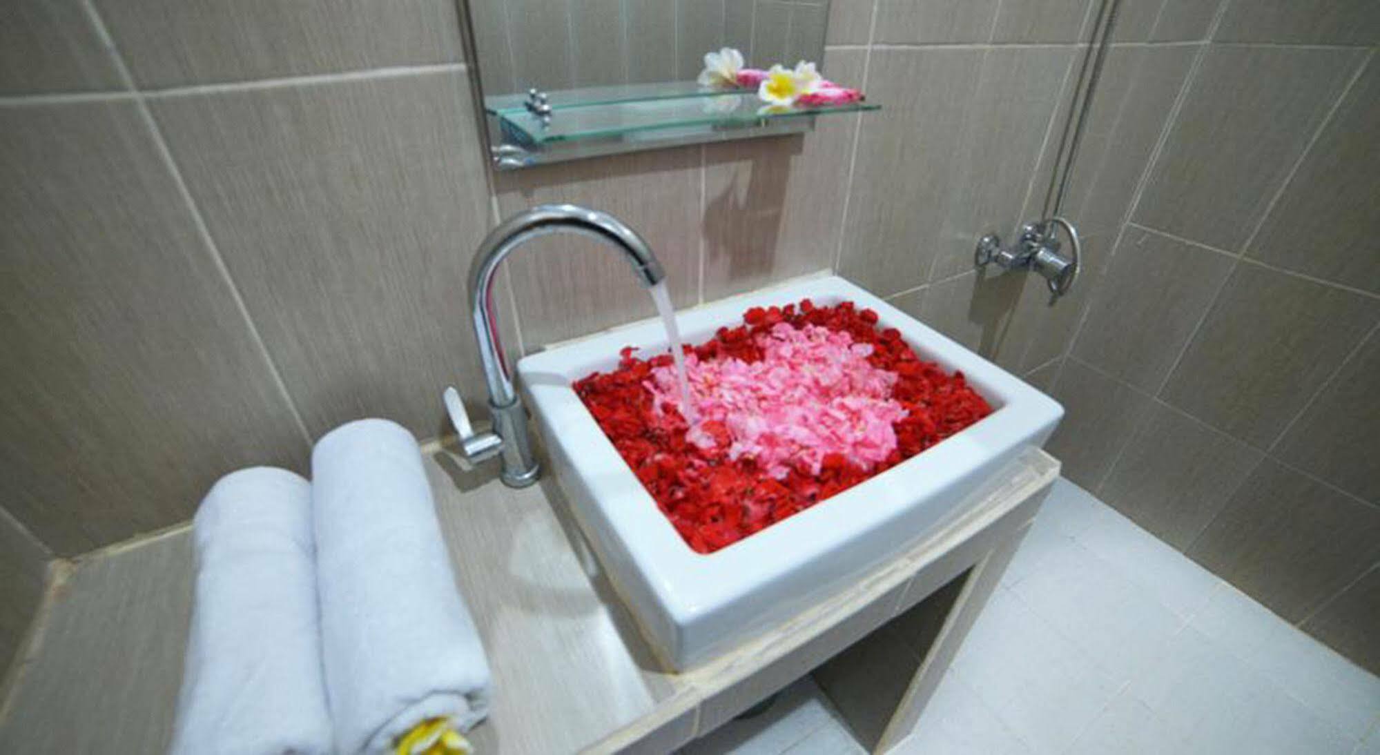 Ratu Guest House Kuta Selatan Luaran gambar
